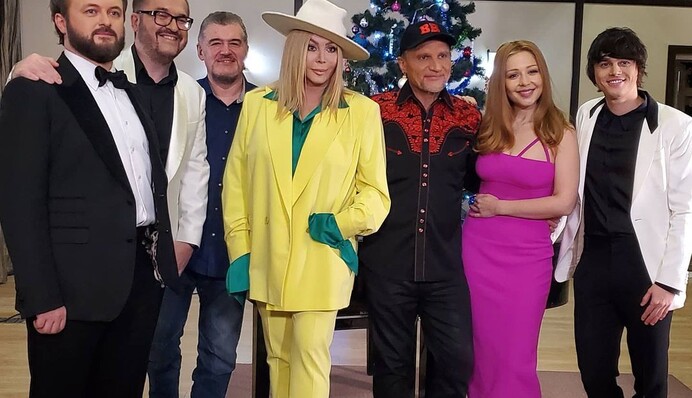 Українські зірки в День святого Миколая зробили фанам музичний подарунок: відео