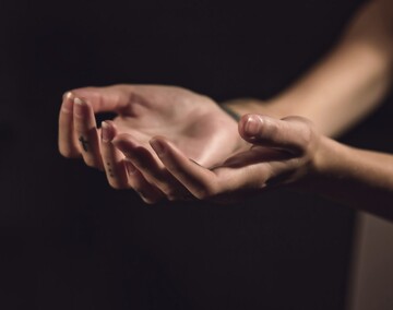 Як зміцнити нігті взимку та прискорити їх ріст: 5 порад по догляду