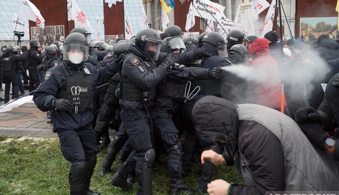 В очікуванні загострень і протистоянь: чого чекати Україні в 2021 році