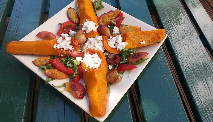 3 легких салата с фетой на Новый год, которые заменят тонны майонеза