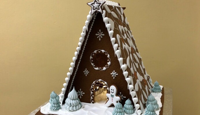 Кондитери Єлизавети II поділилися рецептом різдвяного пряникового будиночка