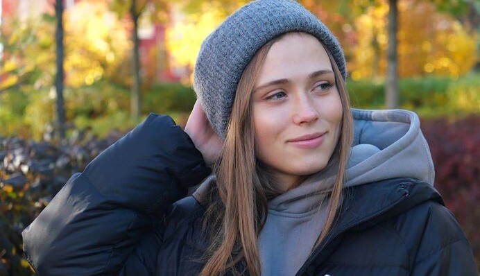 Уже взрослая внучка из 