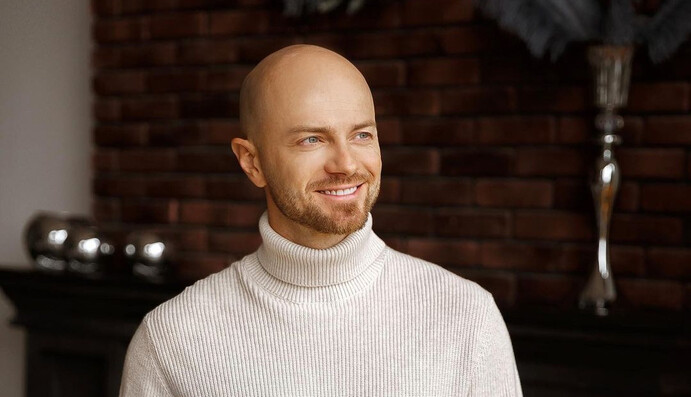 Влад Яма показал, как выглядел с волосами, и его не узнать