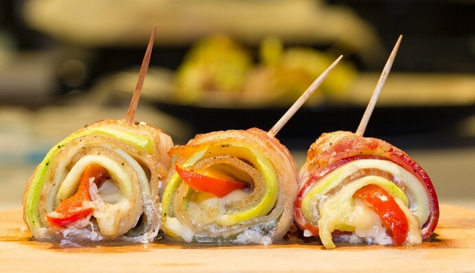 Готуємо на Новий рік легкі рулети з шинки та сиру: рецепт закуски до свята