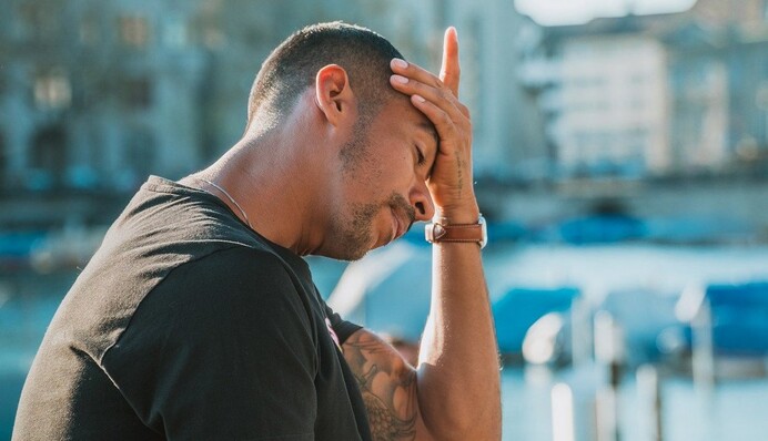 Как избавиться от похмелья без таблеток: полезные лайфхаки к праздникам