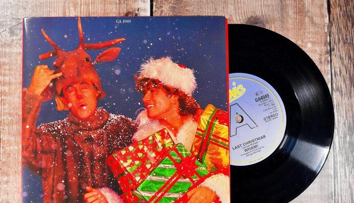 Песня Last Christmas впервые в истории возглавила хит-парад Великобритании. Жаль, этого не увидит Джордж Майкл