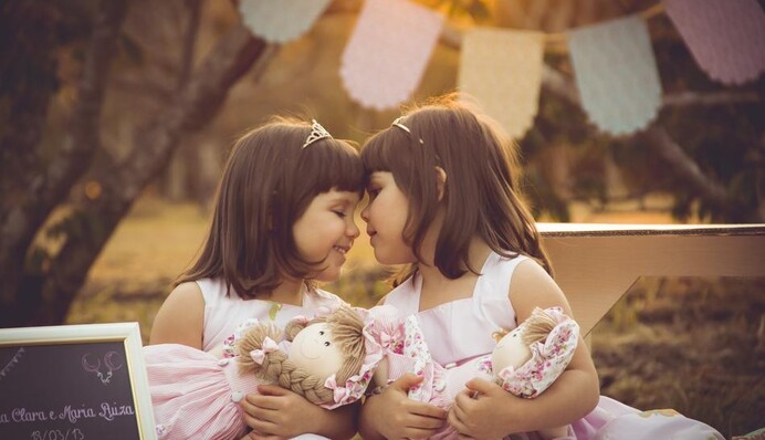 Ученые нашли неожиданную причину различий идентичных близнецов - дело вовсе не в воспитании