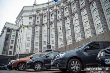 Влада обіцяє знизити ціни на газ: а що буде зі світлом і водою