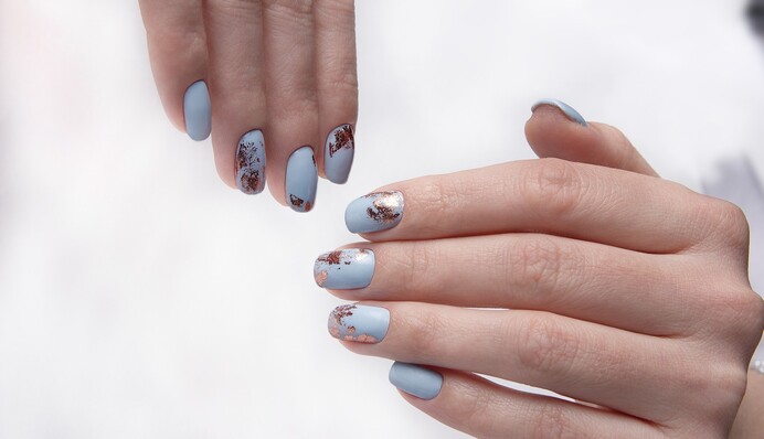 10 идей нежного маникюра на январь-февраль: чем заменить новогоднюю тематику