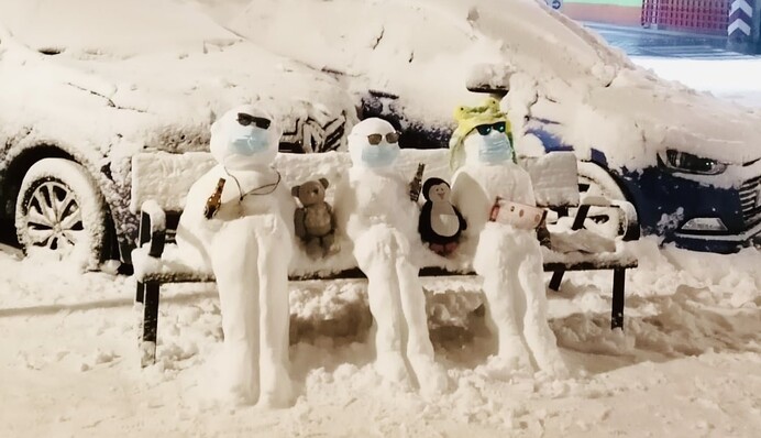 Після снігопаду в Мадриді люди прикрасили місто сніговими скульптурами - це справжні шедеври