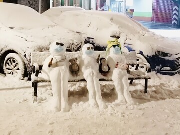 Після снігопаду в Мадриді люди прикрасили місто сніговими скульптурами - це справжні шедеври