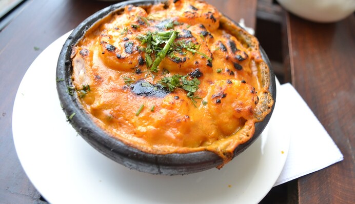 Готуємо на вечерю куряче філе з грибами по-французьки: рецепт і поради