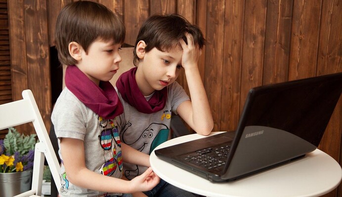 Большая беда для школьников, особенно для перво­классников - украинка из Германии про онлайн-обучение