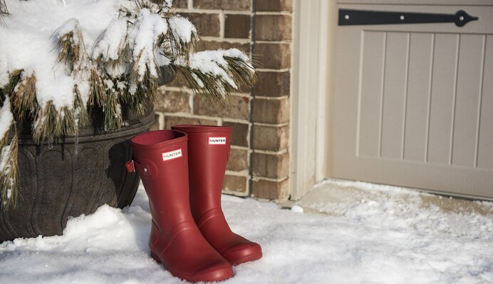 7 випадків, коли кольорові чоботи не здаються химерними: стильні ідеї на кожен день