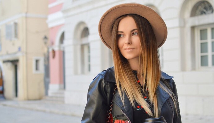 Коли без шапки ще прохолодно: 5 стильних головних уборів на весну 2021