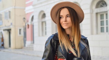 Коли без шапки ще прохолодно: 5 стильних головних уборів на весну 2021