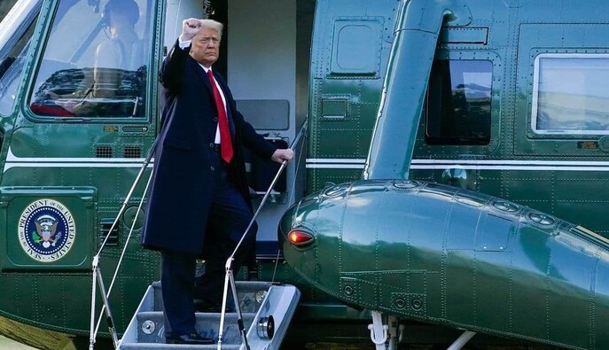 Більше ніж фото: Дональд Трамп покинув Білий дім