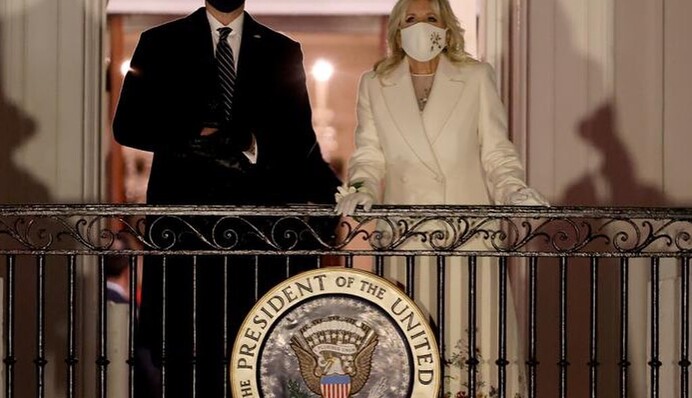 Дизайнер розкрила особливості та секрети вечірнього вбрання Джилл Байден: символи США та цитата на підкладці