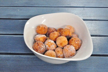 Готуємо легкі сирні пончики без цукру: рецепт і поради Тетяни Литвинової