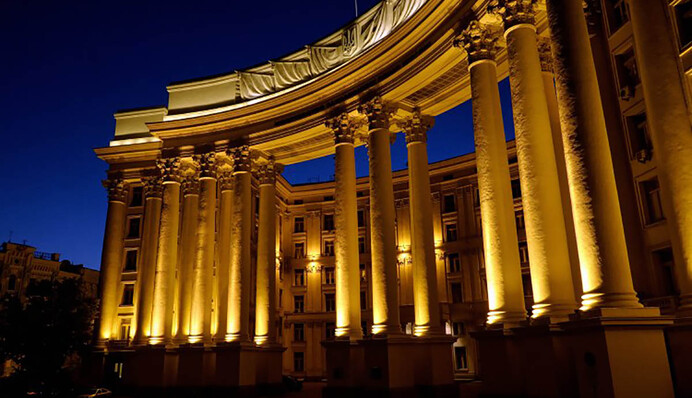 Епоха ручної дипломатії: чому Зеленський зробив ставку на кадри Порошенка