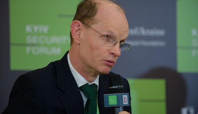 Украине еще нужно заслужить внимание со стороны США - аналитик Джон Лох