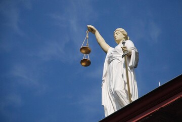 А дівчинка проти: чому в Україні стали боротися з "павзою" і "индиком"