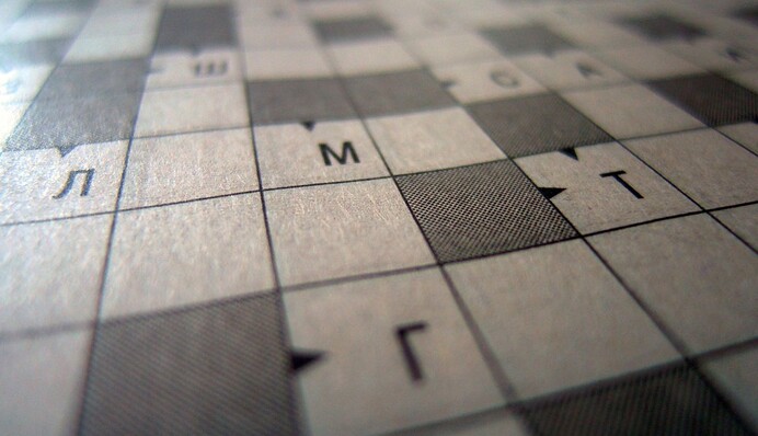 Парень в шутку подарил родителям самый большой в мире кроссворд - те разгадали и пошутили в ответ