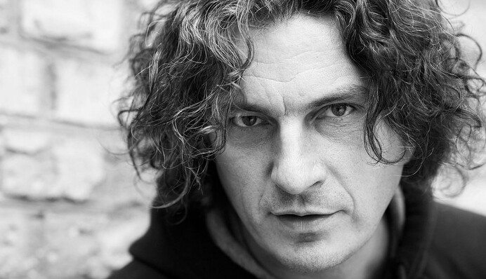 6 лет назад в ДТП погиб Кузьма Скрябин: друзья почтили память музыканта