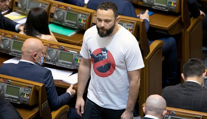 Обслуго­вуючий персонал: чому Коломойський не захистив Дубінського від ганьби