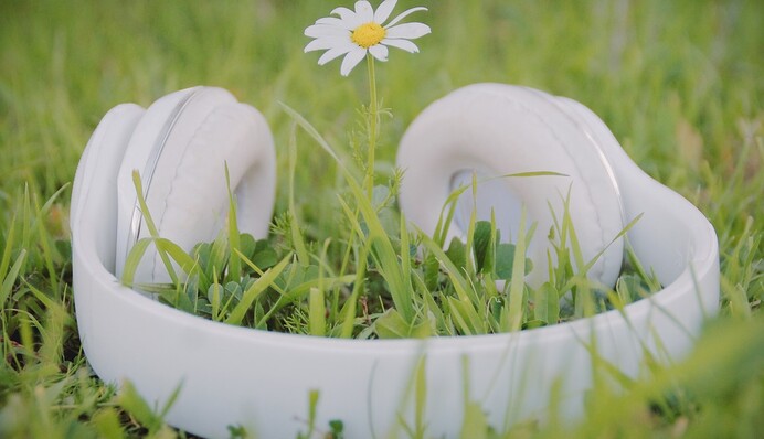 Эксперты назвали лучшую песню для поднятия настроения в период пандемии - слушаем и заряжаемся позитивом