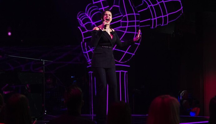 Певица Мила Нитич пришла на 