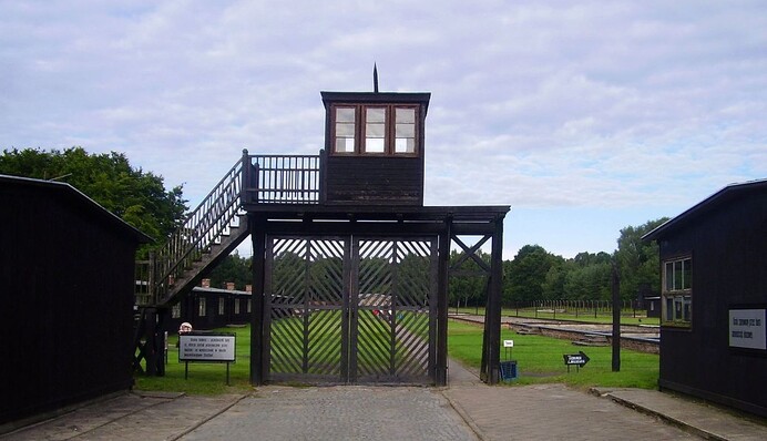 95-річну німкеню назвали співучасницею вбивства 10 тис. людей, але судити її будуть як неповнолітню