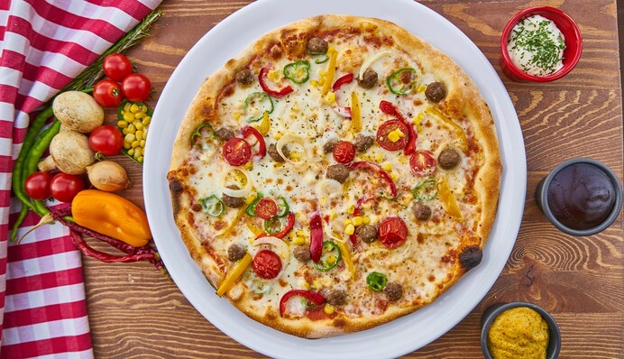 Как приготовить вкусную пиццу дома: 3 проверенных рецепта с разной начинкой