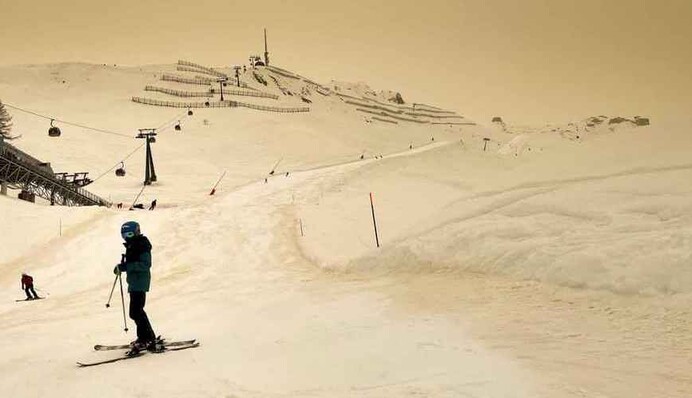 Більше ніж фото: вітер із Сахари пофарбував лижні курорти Швейцарії в жовтий