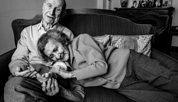 Більше ніж фото: пенсіонери прожили разом 80 років та прикрасили обкладинку Vanity Fair до Дня закоханих