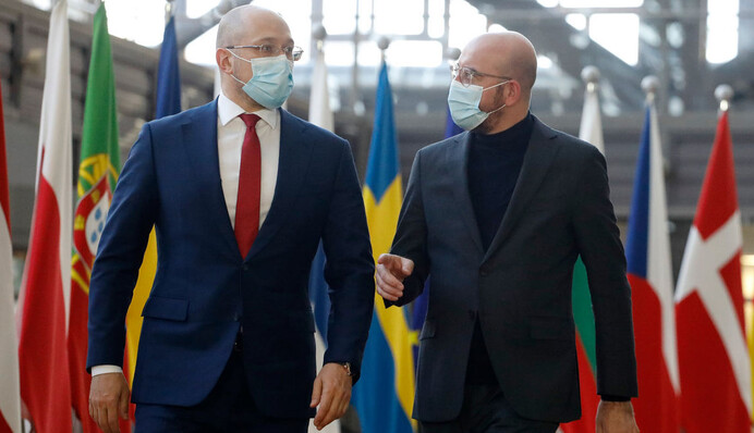 Это Шмыгаль? Нет, это Мишель, а это Шмыгаль. Только мемы о встрече украинского премьер-министра с 