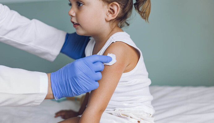 Без прививки в школу не пустят: главные проблемы вакцинации детей в Украине