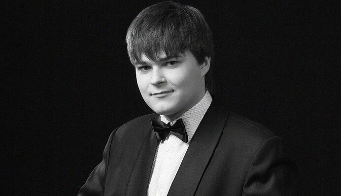 Від удару позашляховика загинув український музикант Артем Язловецький - родина артиста в лікарні