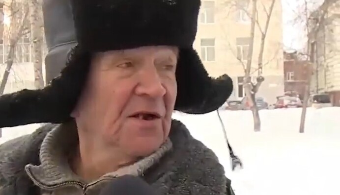 У Росії 70-річний двірник відповів на питання журналістки цитатою 
