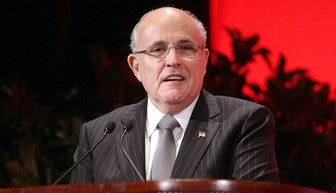 Подарок Байдену с опозданием: зачем у Зеленского 