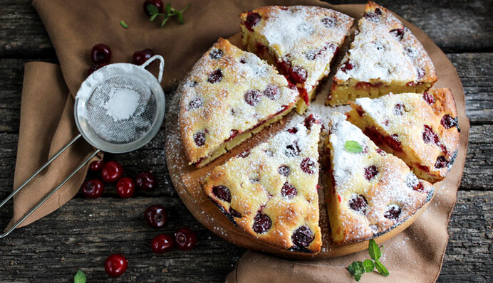 Як приготувати смачний пиріг з вишнею до Дня закоханих: покроковий рецепт