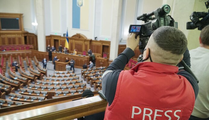 Друзья Коломойского, стронгмен и Маруся: кто будет сражаться за два кресла в Верховной Раде