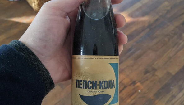 Американец нашел бутылку советской пепси-колы, и рискнул попробовать историю на вкус