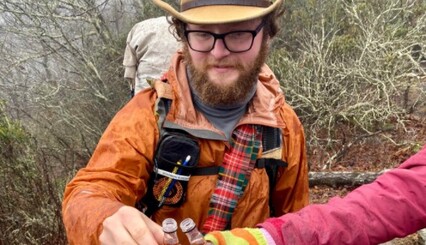 Где четвертая рука? Новая оптическая иллюзия сводит с ума Reddit и Twitter