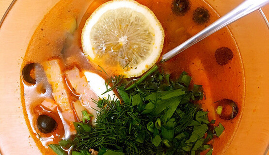 Як приготувати вдома суп-солянку: рецепт і варіанти з інгредієнтами