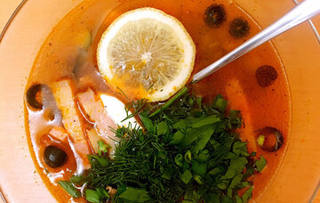 Як приготувати вдома суп-солянку: рецепт і варіанти з інгредієнтами