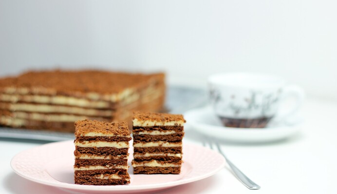 3 рецепта торта Медовик: как и чем разнообразить любимый десерт