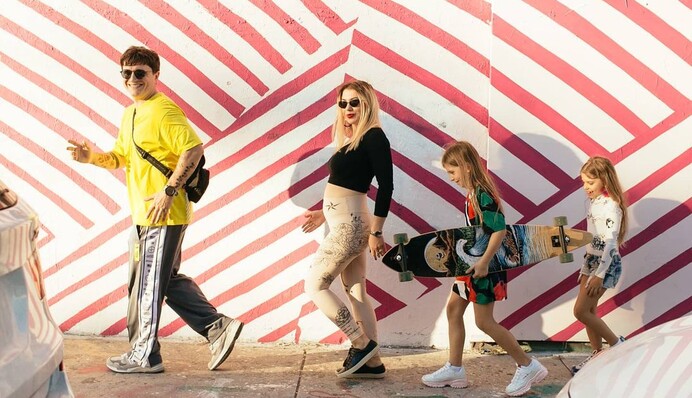 Ведущий Анатолий Анатолич станет многодетным отцом - его жена беременна