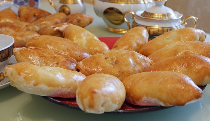 Як приготувати вдома м'які пиріжки з капустою: рецепт і поради щодо тіста