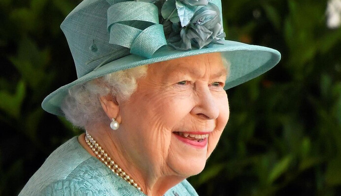 Королева Єлизавета поділилася враженнями після вакцинації від коронавірусу